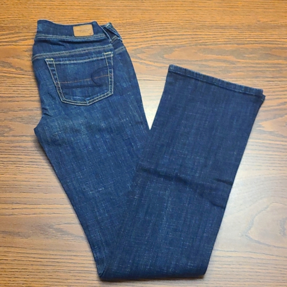 AMERICAN EAGLE JEANS
